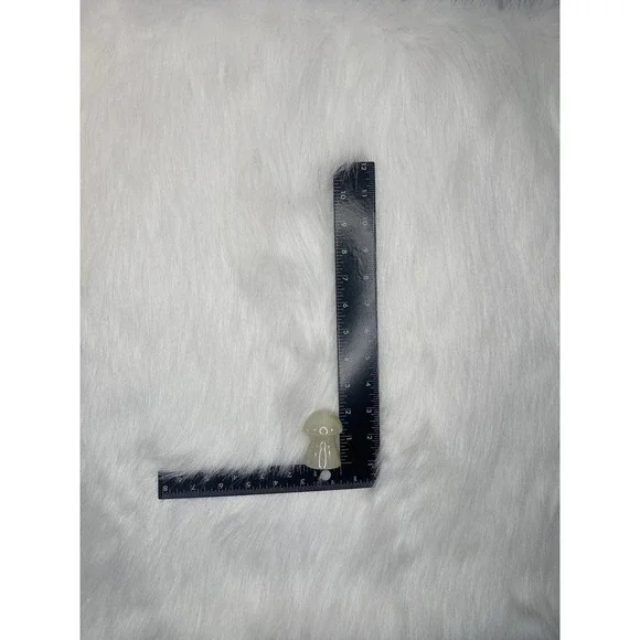 Green Onyx Mushroom Crystal Carving - Picture 5 of 5